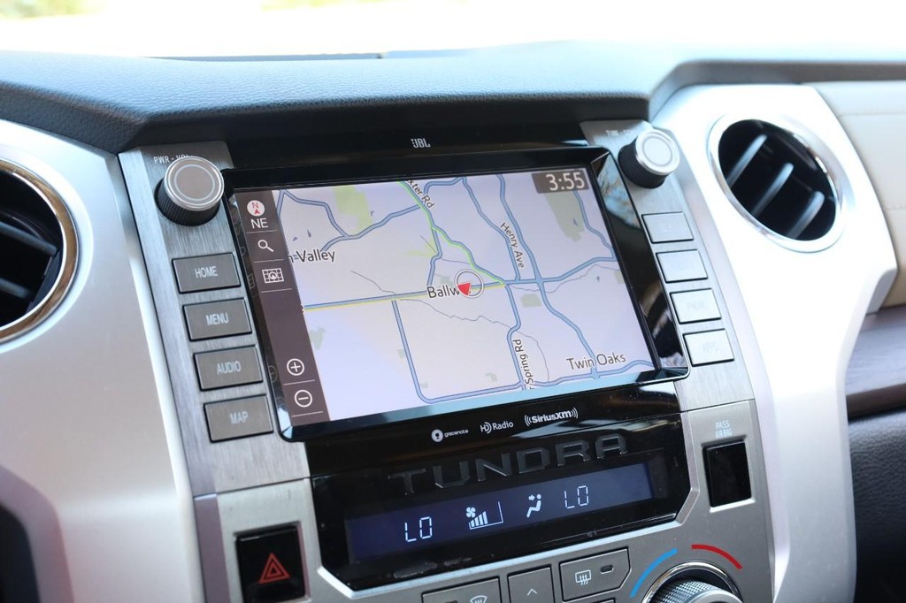 Toyota Tundra 4WD Vehicle Full-screen Gallery Image 13