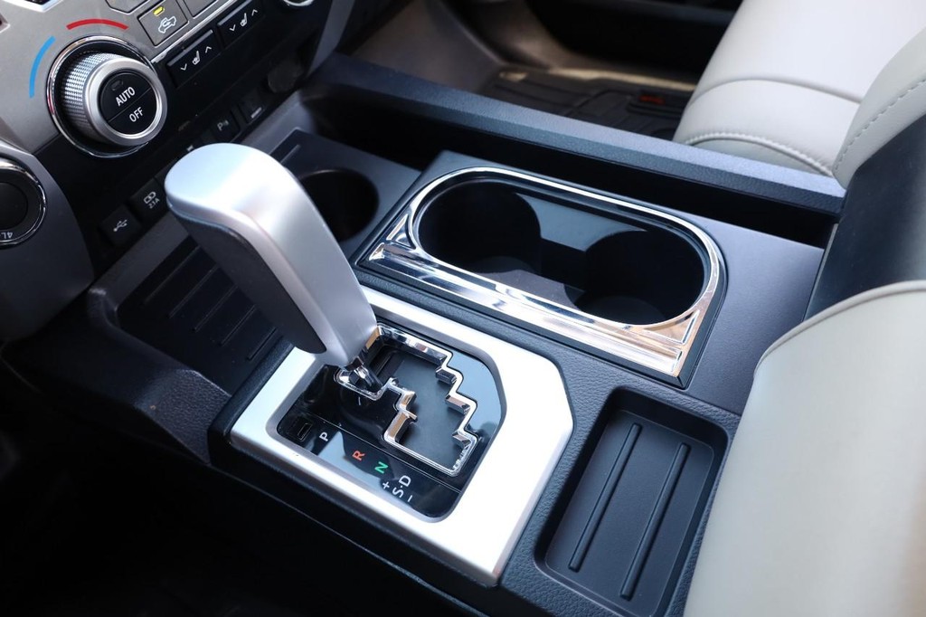 Toyota Tundra 4WD Vehicle Full-screen Gallery Image 17