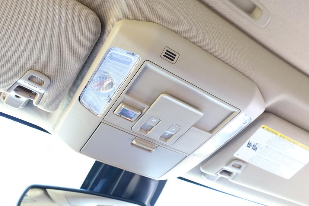 Toyota Tundra 4WD Vehicle Full-screen Gallery Image 18