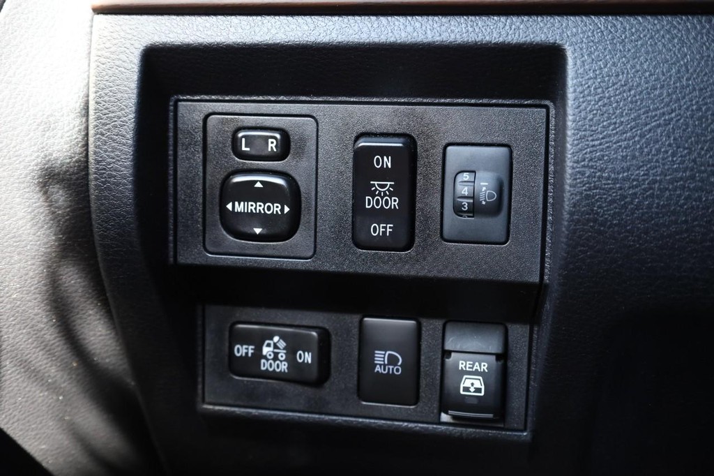 Toyota Tundra 4WD Vehicle Full-screen Gallery Image 20
