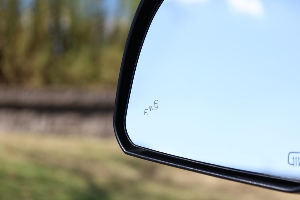 Toyota Tundra 4WD Vehicle Full-screen Gallery Image 21