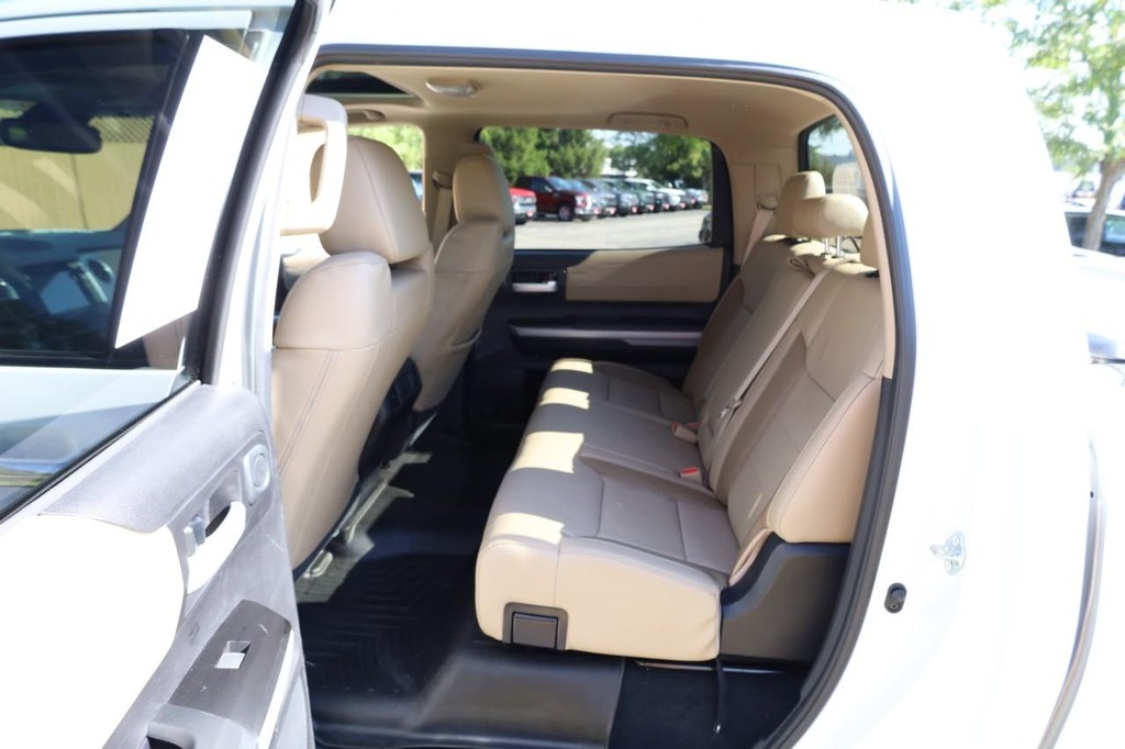 Toyota Tundra 4WD Vehicle Full-screen Gallery Image 22