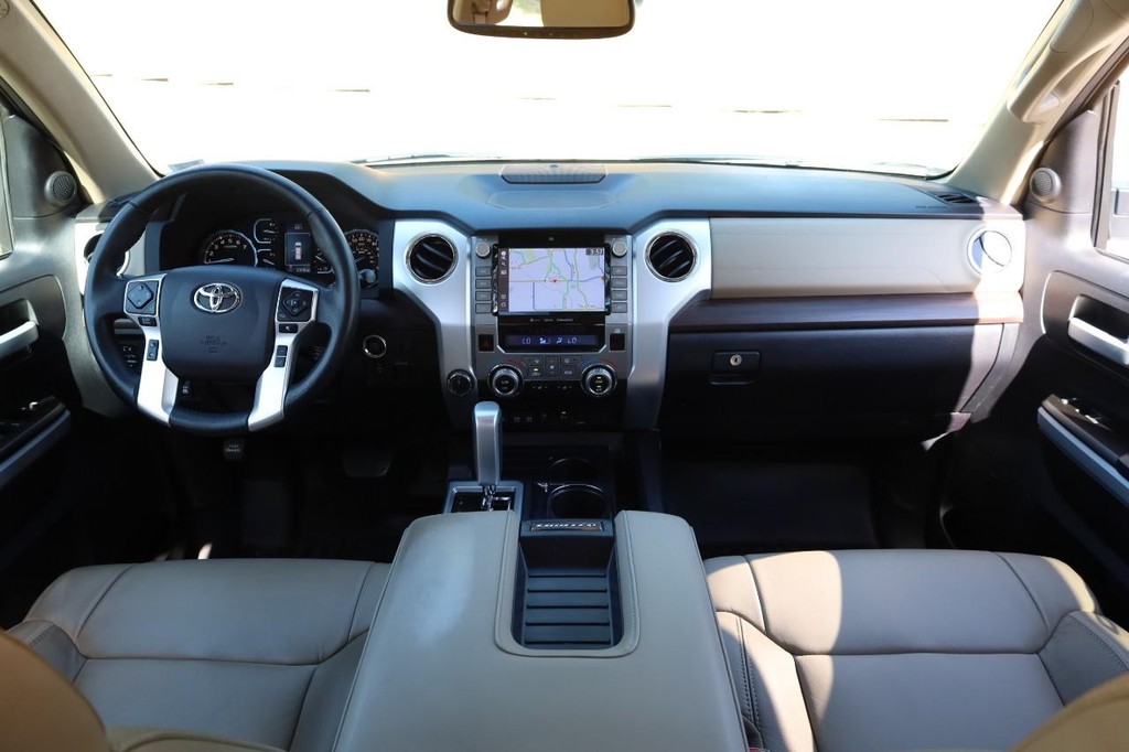 Toyota Tundra 4WD Vehicle Full-screen Gallery Image 23