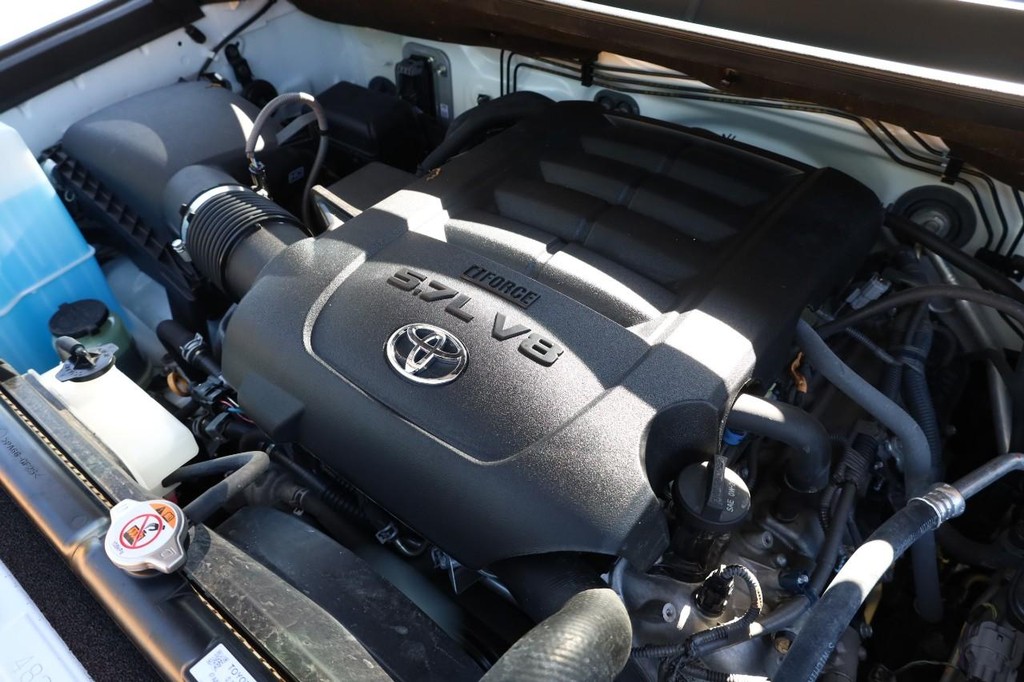 Toyota Tundra 4WD Vehicle Full-screen Gallery Image 26