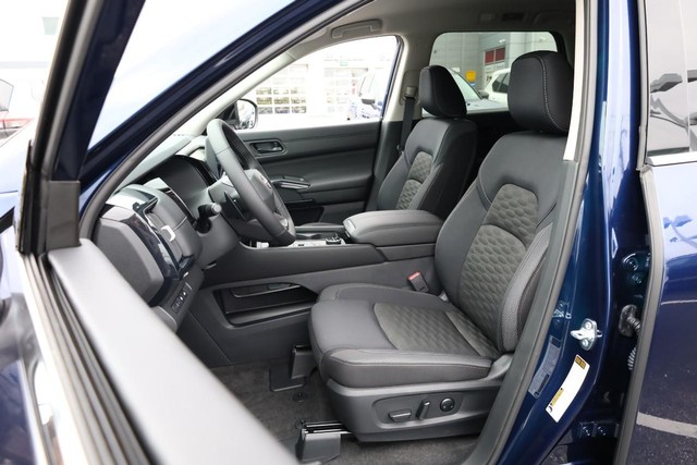 Nissan Pathfinder Vehicle Image 10