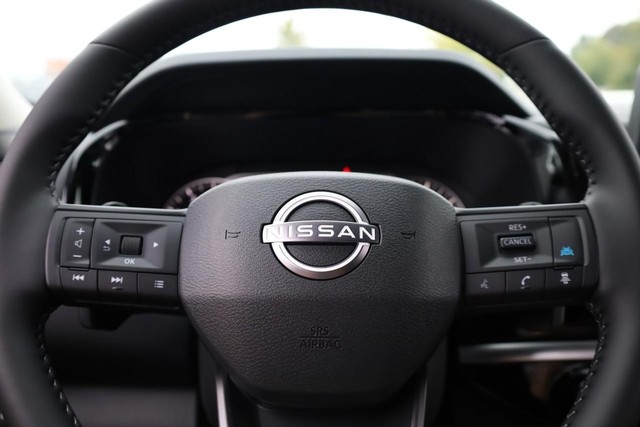 Nissan Pathfinder Vehicle Image 11