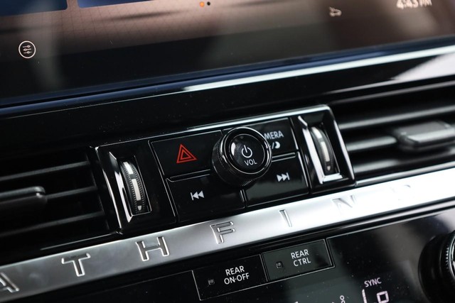 Nissan Pathfinder Vehicle Image 15
