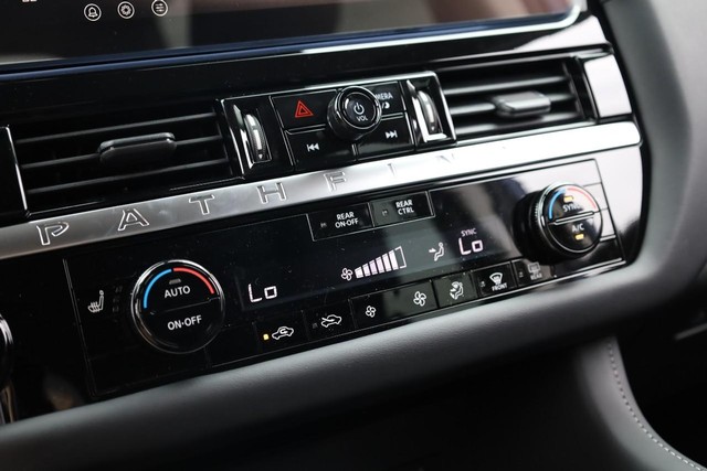 Nissan Pathfinder Vehicle Image 16