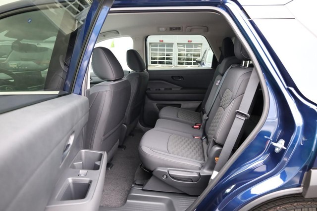 Nissan Pathfinder Vehicle Image 23