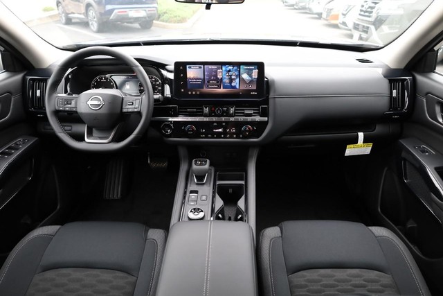 Nissan Pathfinder Vehicle Image 25