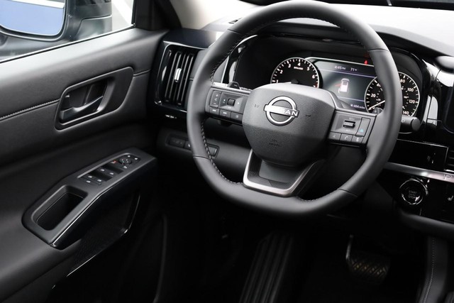 Nissan Pathfinder Vehicle Image 26