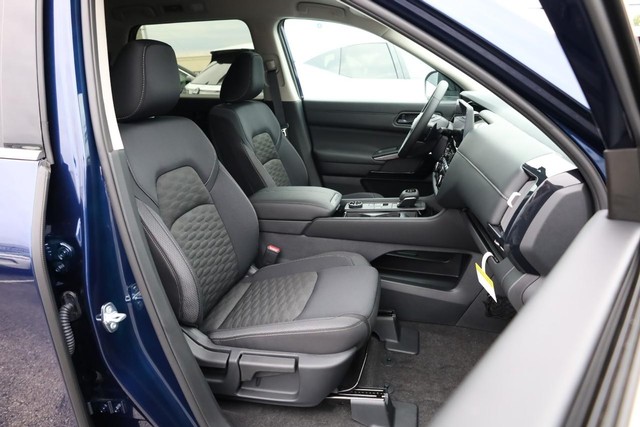 Nissan Pathfinder Vehicle Image 28