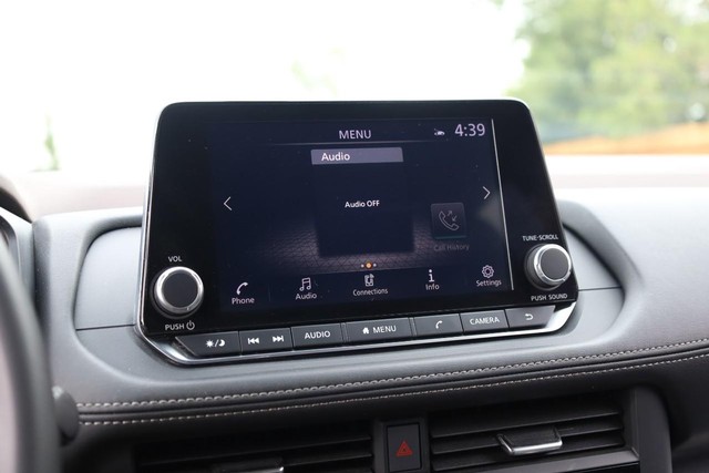 Nissan Rogue Vehicle Image 10