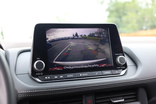 Nissan Rogue Vehicle Image 11
