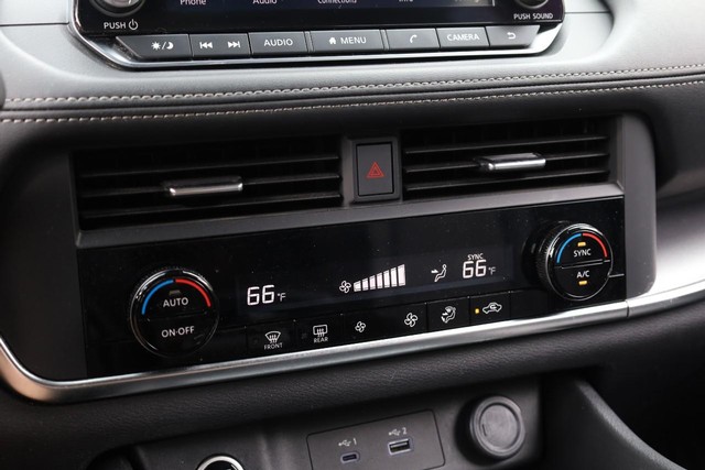 Nissan Rogue Vehicle Image 12