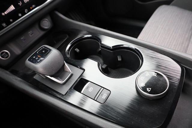 Nissan Rogue Vehicle Image 14