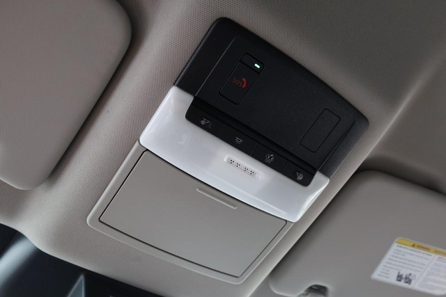 Nissan Rogue Vehicle Image 15