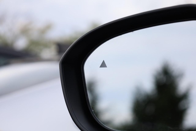 Nissan Rogue Vehicle Image 18