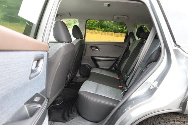 Nissan Rogue Vehicle Image 19