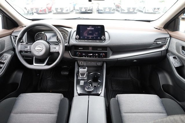 Nissan Rogue Vehicle Image 21