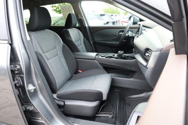 Nissan Rogue Vehicle Image 23