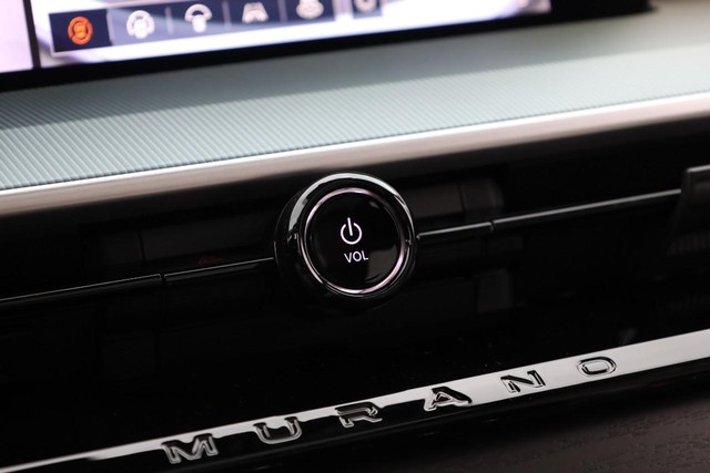 Nissan Murano Vehicle Full-screen Gallery Image 17