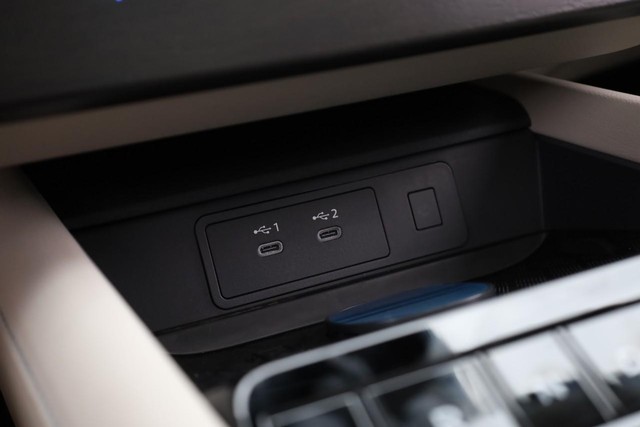 Nissan Murano Vehicle Full-screen Gallery Image 19