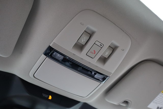 Nissan Murano Vehicle Full-screen Gallery Image 21
