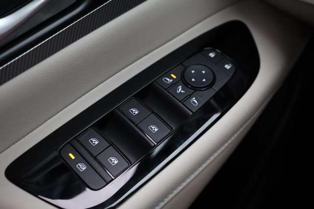 Nissan Murano Vehicle Full-screen Gallery Image 22