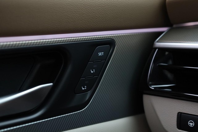 Nissan Murano Vehicle Full-screen Gallery Image 23