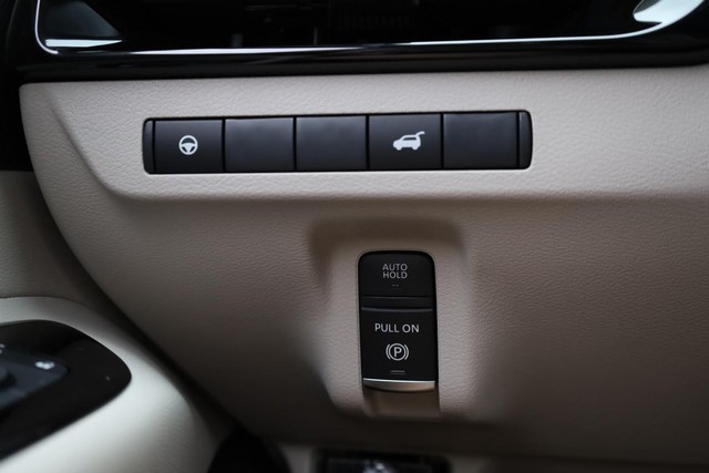 Nissan Murano Vehicle Full-screen Gallery Image 24