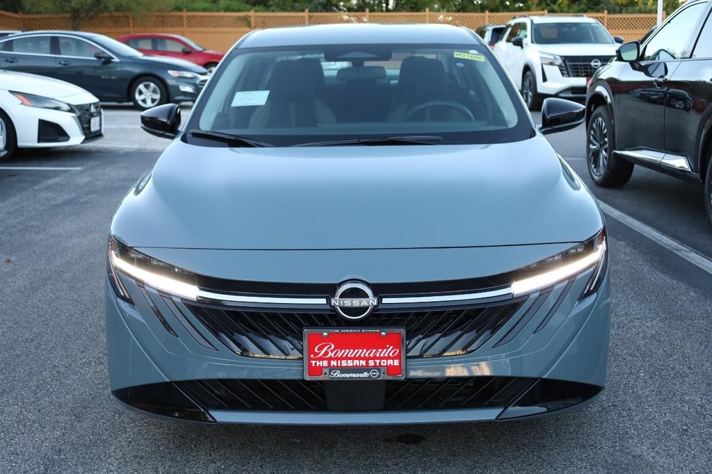 Nissan Sentra Vehicle Full-screen Gallery Image 4