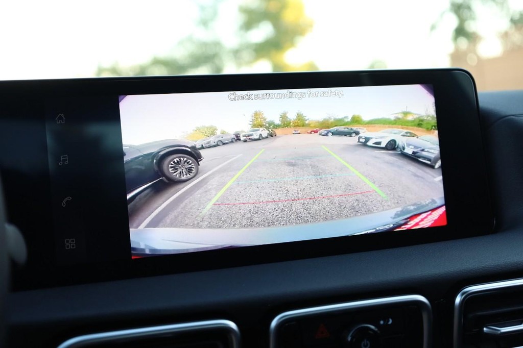 Nissan Sentra Vehicle Full-screen Gallery Image 12