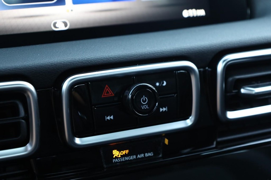 Nissan Sentra Vehicle Full-screen Gallery Image 13