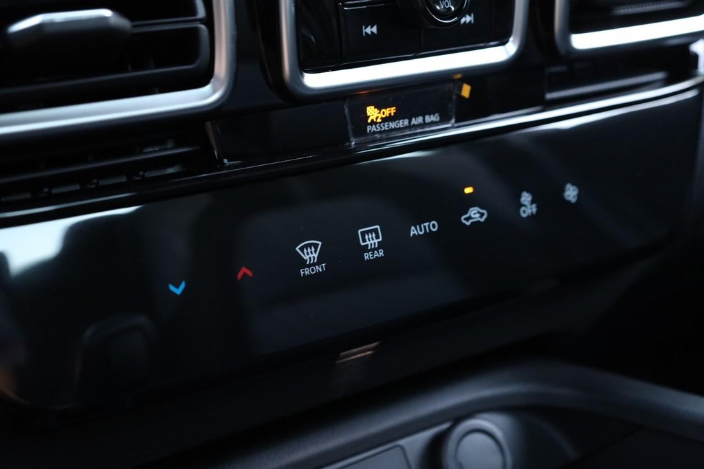 Nissan Sentra Vehicle Full-screen Gallery Image 14