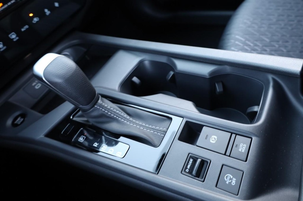 Nissan Sentra Vehicle Full-screen Gallery Image 16
