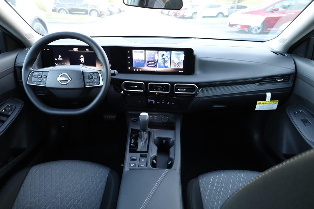 Nissan Sentra Vehicle Full-screen Gallery Image 23