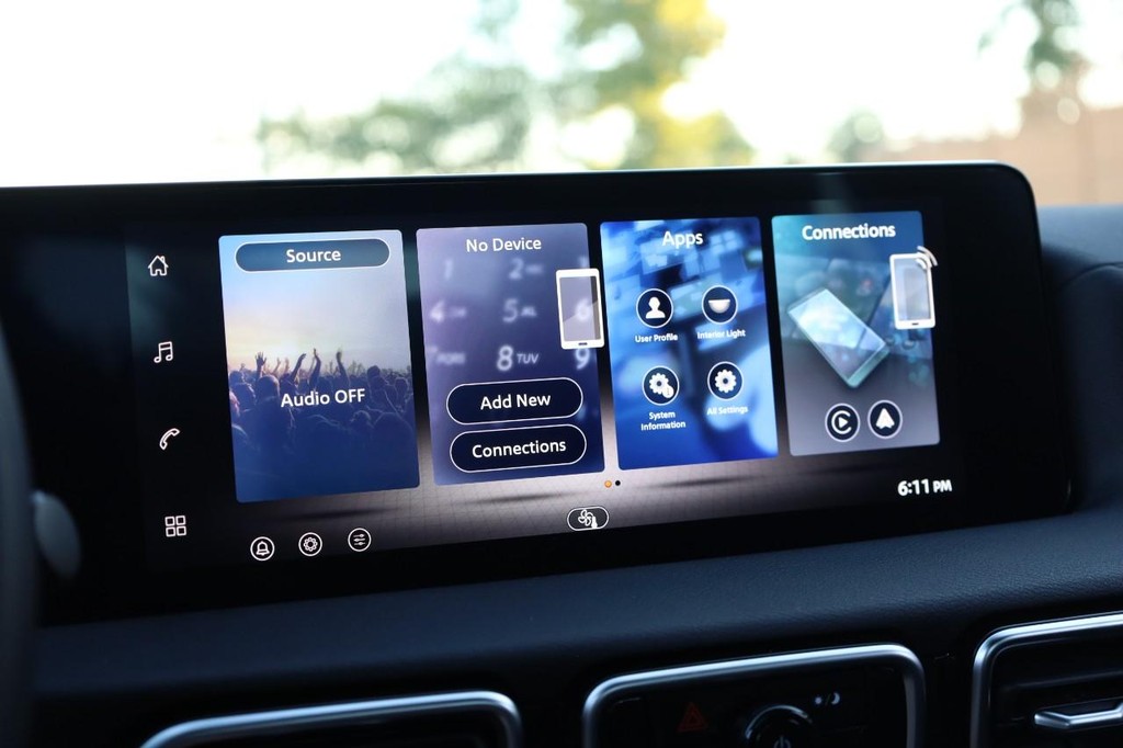 Nissan Sentra Vehicle Full-screen Gallery Image 11