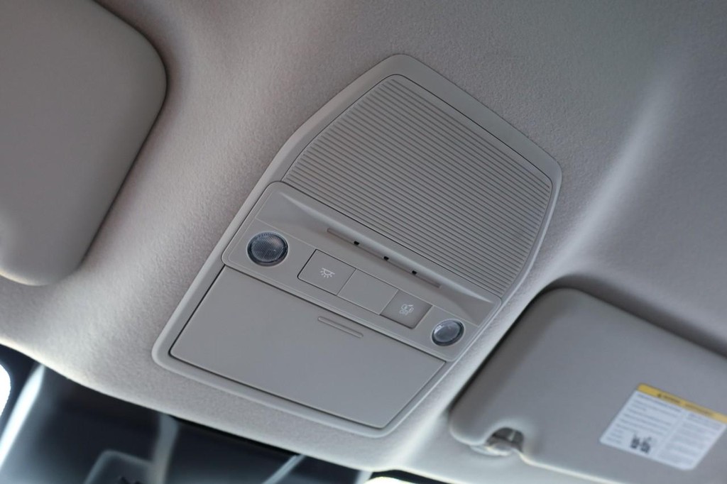 Nissan Sentra Vehicle Full-screen Gallery Image 17