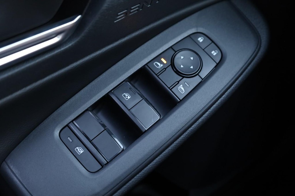 Nissan Sentra Vehicle Full-screen Gallery Image 18