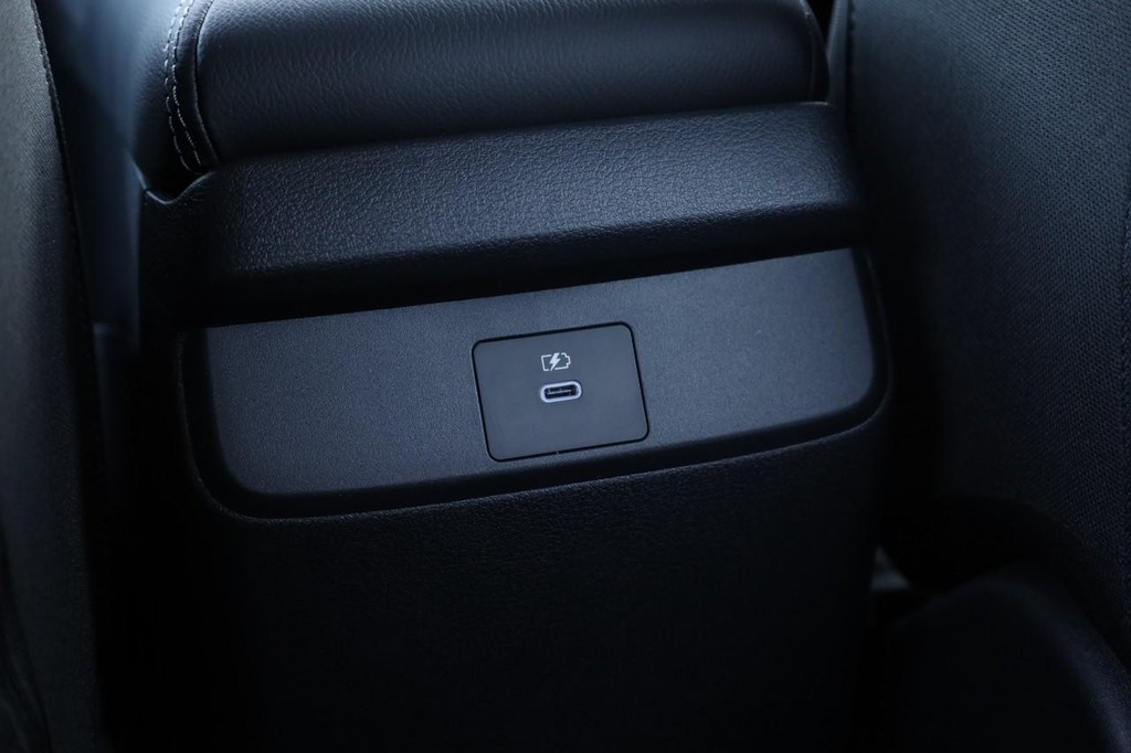 Nissan Sentra Vehicle Full-screen Gallery Image 22