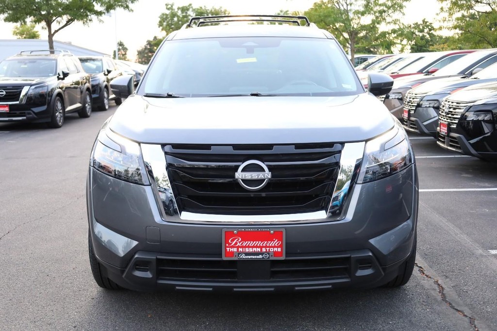 Nissan Pathfinder Vehicle Image 04