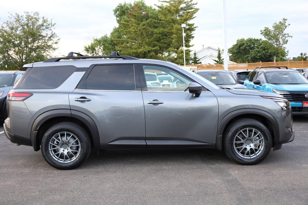 Nissan Pathfinder Vehicle Image 05