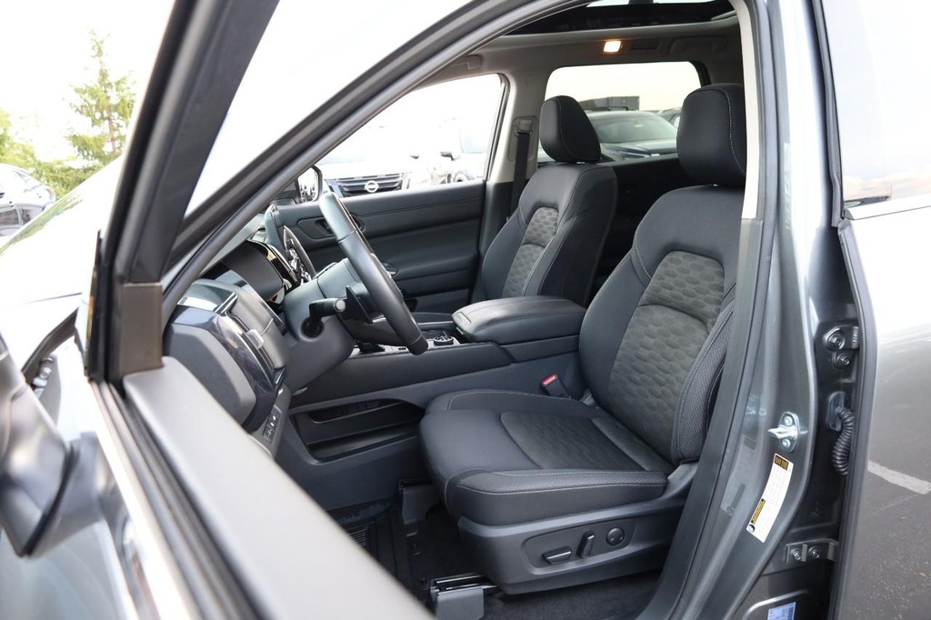 Nissan Pathfinder Vehicle Image 10