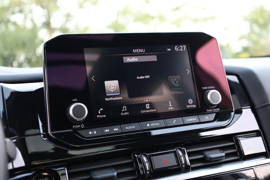 Nissan Pathfinder Vehicle Image 15