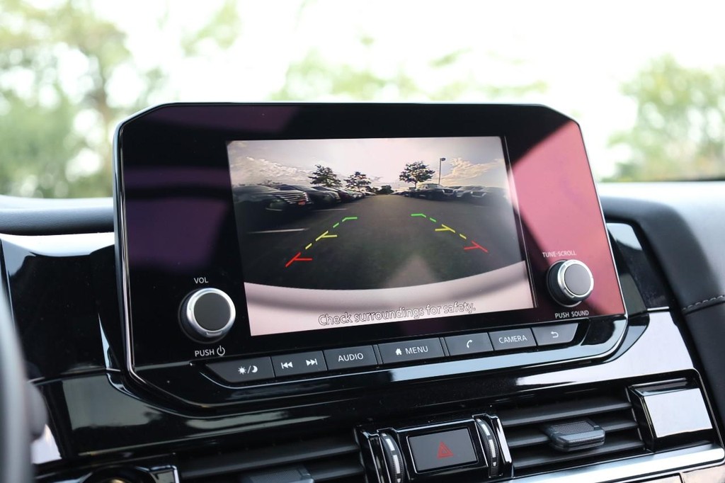 Nissan Pathfinder Vehicle Image 16
