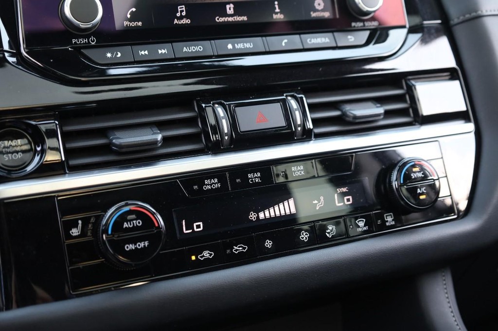 Nissan Pathfinder Vehicle Image 17