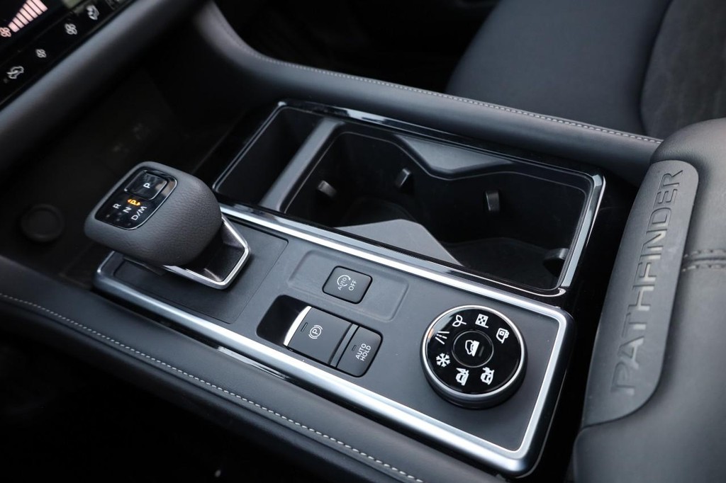 Nissan Pathfinder Vehicle Image 19