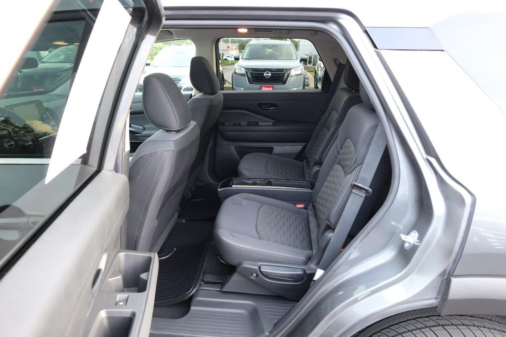 Nissan Pathfinder Vehicle Image 24