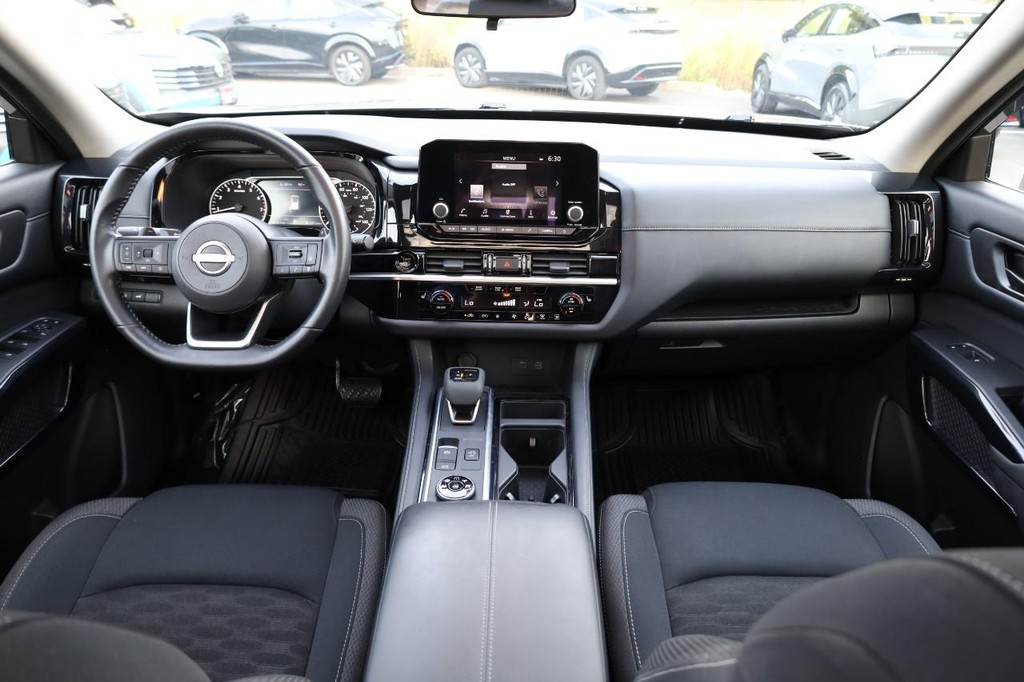 Nissan Pathfinder Vehicle Image 26